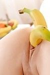 top nominale Babe model Tiffany gal toepassingen een banaan naar voldoen aan concupiscent split