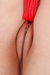 piękne młody prostytutki czerwony Cukierki Wrzutka A dildo do jej rwie ciemny otwór