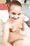 नग्न किशोर chicita के साथ चिकनी सिर प्यार छेद खेल के साथ उसके sexaids