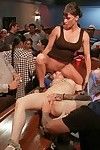 público vergonha  menina próximo porta alcança amarrado até e anal fodido no público