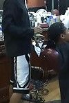 shani ried krijgt geploegd in een barbershop Volledig van mammoet weenies
