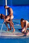 Gropu सेक्स नंगा नाच में के जकूज़ी