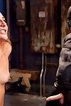 Savannah Foxx prouve difficile à former suspendu Avec Son sexuellement Excité Vagin la pendaison hors cette guy