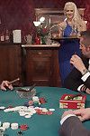 Билл Бейли поднимает В Ставки Во время а Высокая прокатки Покер Игра с Его милліона