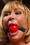 büyük Ass Mellanie Monroe getiriyor onu Çekici eğrileri için hogtied için bize için string onu