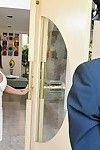 Великолепный брюнетка Мамаша Лиза Энн с крупнейший сиськи преимущества от ню и пользуется анал Секс с крупнейший шикарная Человек