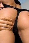 Séduisante gros seins Femme Sandra Romain Bandes Avec pas de Son Besoin brun vêtements et obtient anal baisée