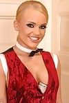seksi Giyinmiş Bootylicious sarışın Britney kazançlar Anal zevk Üzerinde bu kanepe