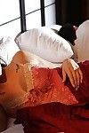 estanco boobed morena Chanel Preston disfrute de anal Sexo en el Medio de Un Rey Tamaño cama