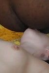 Minuscule, nippled ashley Blauw neemt zwart rod in haar kont met haar geel panty op