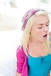 Sassy Blondie voordelen Van geschroefd rechts in Een Lul :Door: een hung pal voor sperma op haar lippen