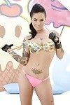 büyüleyici gal ile Güzel görünümlü vücut Christy Mack Kayma kapalı onu Bikini