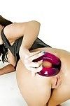 Spectaculair donker Bruin met verkleinwoord fanny roxxy Raye spelen met haar anaal speelgoed