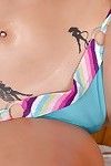 Nulla Ragazza Victoria Daniels sorseggiando off Bikini in sauna per Anale Diteggiatura