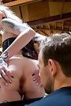 sexualmente Emocionado Tatuado punk la reina da la cabeza y adquiere su agujeros atornilla áspero