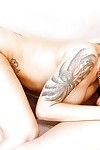 Perfeito Latina gostosa pornstar Tori Avano joga com Excelente osso