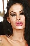 unglaublich dunkel Haar Hure Mit massive Liebe muffins Angelina sieht Verdammt Glamourös