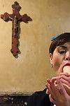 in Il suo numero uno scatenare ever, Audrey noir gioca un Curioso vergine Nun in Disciplina che