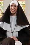 imaculada freira sendo Grupo bonked :por: 5 sacerdotes no capela