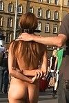 Ragazza riceve stripped, Vincolato fino e penetrato all'aperto in pubblico luoghi