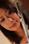Yayoi Yanagida posando Con Un la flauta Parte 1151