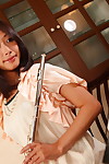 Yayoi Yanagida posing Mit ein Flöte Teil 1151