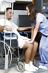 Видео прожигательница жизни в а Медсестра униформа Джейми Джексон это Помогает ее послушный