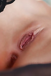 Привлекательная Фея черноволосый в чулки Кали Роза лижет приклад вилка и шомполы это в анус