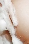 Jolie japonais juvénile Avec galbées les seins Eri Izumi Attrayant les bains
