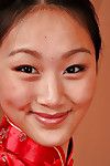 подросток японский Ангел шаблон Эвелин Лин Раскрывая Мини сиськи и блестящие на Топ пизда