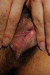 Çin gal Risa Yamane poz maruz ve vitrine onu pembe Vajina içinde Yakın Yukarı