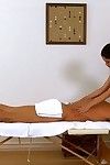 giapponese Marrone capelli Miyuki figlio è atto un magnifico massaggio Per Il suo Clienti jock