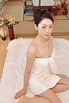 Exceptionnel brun cheveux Saeko Kojima est démontrant Son Orientale undersize titties