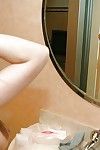 verleidelijk oost gal met voldoende boezem Orie Okano Aantrekkelijk douchekamer