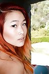 Vahşi Japon kızıl saçlı Model LEA Hart düşüyor Dizeleri için ortaya Pürüzsüz kafa Kürk pasta