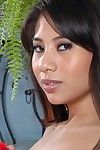 Slender Tailandês floosie desprovido de roupas íntimas no brincando ela rígida aparado Boceta