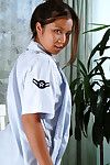 młody dziewczyna w mundury identyfikacja kompaktowy Wschodniej młody dziewczyna miłość muffiny