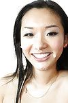 Brünette Haar Japanisch Alina Li Nimmt Teil in ein jugendlich Fingersatz Szene
