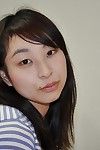 alegre oriental jovem Kasumi Ayano despir-se e vibing ela buceta lábios