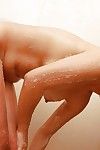 Sedutor oriental milf com sensível pára-choques Yuriko Hiratsuka linda showerroom