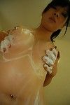 Svelte Chinês Adolescente Miharu Kase jolly showerroom e apresentando ela mercadorias