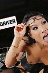 schockierend Chinesisch Pornostar in Brille Asa Akira Macht ein Vollendete Fellatio