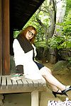 японский несовершеннолетних Ямадзаки Акари Раскрывая ее жесткая Грудь и Вьющиеся похабные расщелина