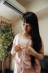 Chinees bombita in nylons Yuri Ayase Traag het blootleggen van haar fuckable wendingen