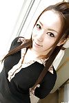 japonês menina no  Escorregar fora ela vestuário e Lacy sexy Calças