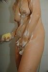 Chiński matka Соноко Йонеды piękny prysznic i drażni jej Kręcone szczelina