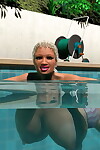 セクシー 3d 妖精 髪 と 大 愛 メロン 日光浴をしながら トップレス :： の プール 部分 1254