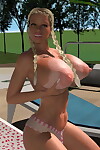 Big breasted 3d blonde girl swimming topless in pool - part 1094