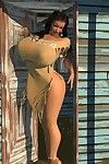 Größte Brüsten 3d American Indische Prinzessin posing im freien