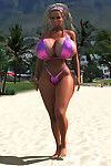 Muhteşem Bikini 3d Sarışın canım gösterir onu Harika maruz göğüsleri